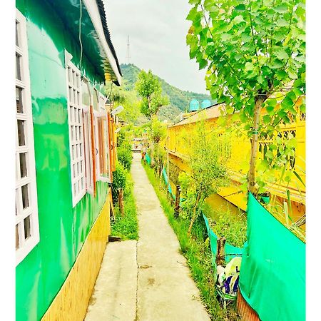 Backyard Stays With Dal Lake View Srīnagar Exteriér fotografie